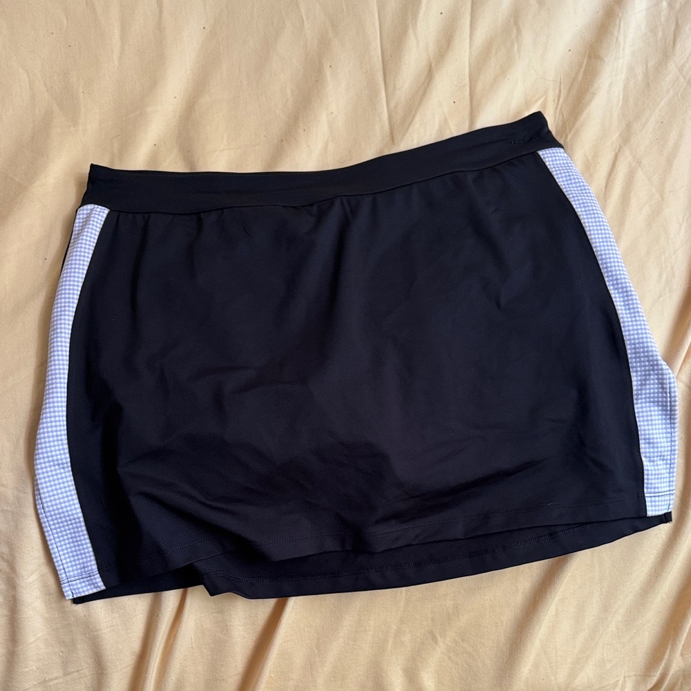 Izod Black and White Women's Skort
